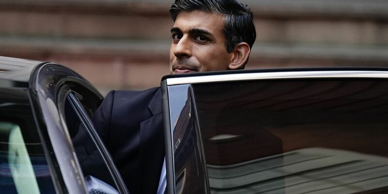 «Ich stehe an der Seite der Autofahrer», betont der britische Regierungschef Rishi Sunak. - Foto: Aaron Chown/PA Wire/dpa