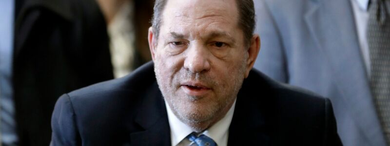 Harvey Weinstein soll unter anderem 2006 eine Frau zum Oralsex gezwungen und 2013 eine Frau vergewaltigt haben. - Foto: Mark Lennihan/AP/dpa