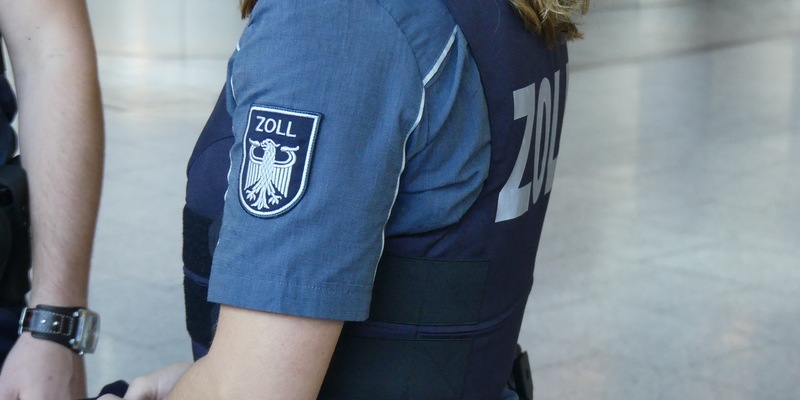 BPOLI-OG: Mitarbeitende der Bundespolizeiinspektion Offenburg unterstützen den Hausacher Bärenadvent sowie den Kinder- und Familienhospizdienst Ortenau - Foto: presseportal.de