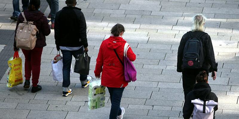Menschen in einer Fußgängerzone - Foto: ?ber dts Nachrichtenagentur