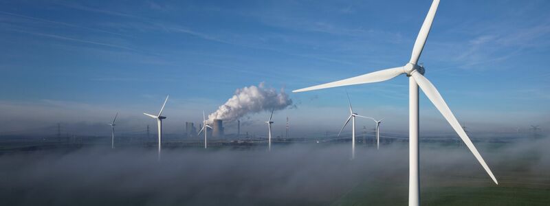 Der Ausbau von Windrädern an Land in Deutschland hat sich im vergangenen Jahr deutlich beschleunigt. - Foto: Henning Kaiser/dpa