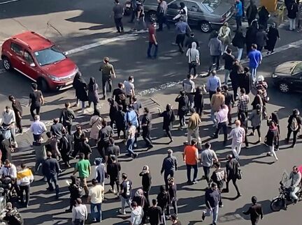 Iranische Sicherheitsbehörden hatten die Internet-Blockade nach Beginn von Massenprotesten gegen das autoritäre Herrschaftssystem verhängt. (Archivbild) - Foto: Uncredited/UGC/AP/dpa