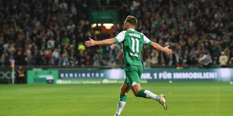 Traf wieder für den BVB: Jadon Sancho (r). - Foto: Carmen Jaspersen/dpa