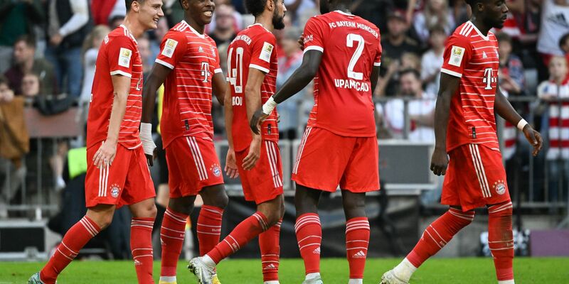 Bayerns Harry Kane (l) erzielte beim Sieg gegen Mainz drei Tore. - Foto: Sven Hoppe/dpa