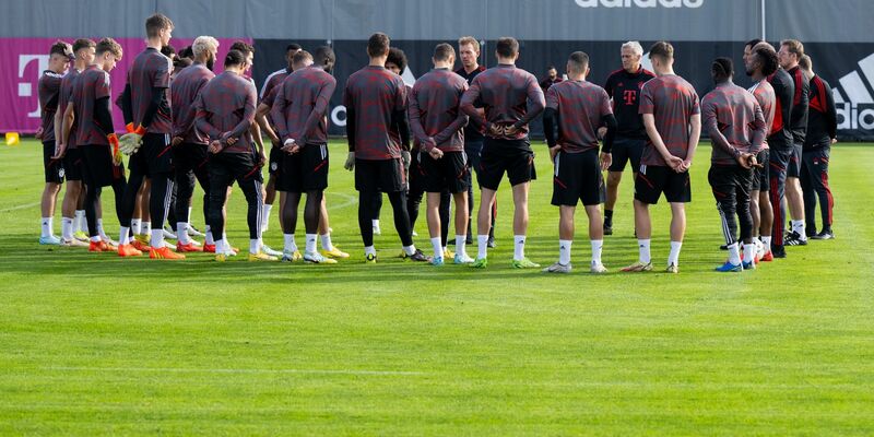 Torwart Manuel Neuer beim Abschlusstraining des FC Bayern auf dem Trainingsgelände an der Säbener Straße. - Foto: Sven Hoppe/dpa