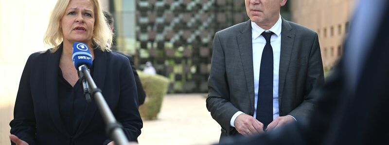 Sind auf Besuch in Katar: Innenministerin Nancy Faeser und DFB-Boss Bernd Neuendorf. - Foto: Britta Pedersen/dpa