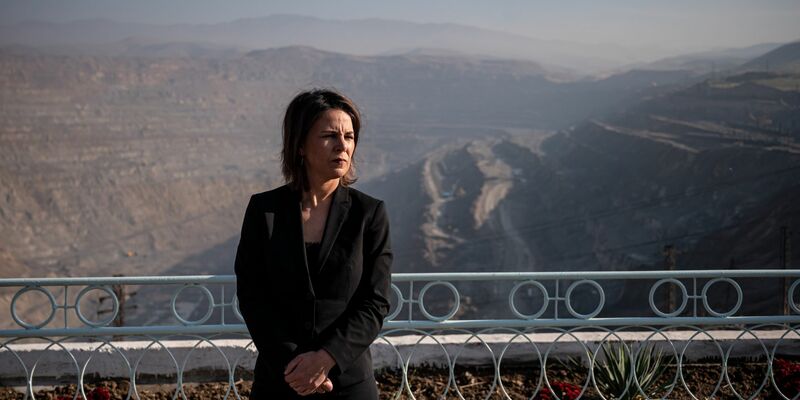 Bundesaußenministerin Annalena Baerbock reist zu Krisengesprächen nach Israel und in den Libanon. - Foto: Fabian Sommer/dpa