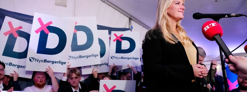 Pernille Vermund, Gründerin der rechtspopulistischen Partei Nye Borgerlige, spricht auf einer Wahlparty. - Foto: Bo Amstrup/Ritzau Scanpix Foto/dpa