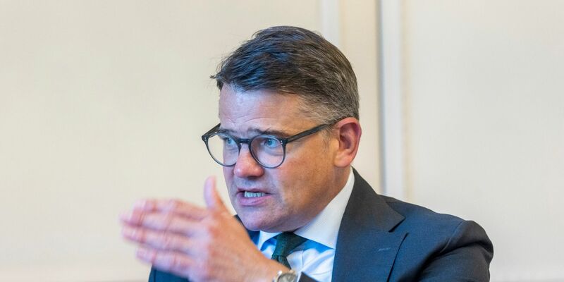 Bei den Kommunalwahlen entscheidet sich nach den Worten von Regierungschef Rhein, wie die Menschen «zur Politik stehen und wie sie die Demokratie bewerten». - Foto: Helmut Fricke/dpa