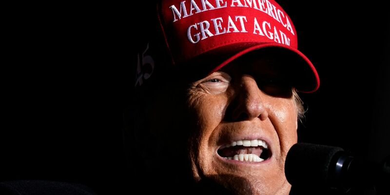Anhänger des ehemaligen US-Präsidenten Donald Trump hatten am 6. Januar 2021 den Parlamentssitz in Washington gestürmt. - Foto: Charlie Neibergall/AP/dpa