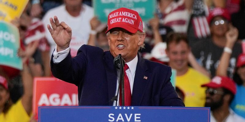 Donald Trump ist derzeit noch in eine Reihe weiterer Verfahren verwickelt. - Foto: Rebecca Blackwell/AP/dpa