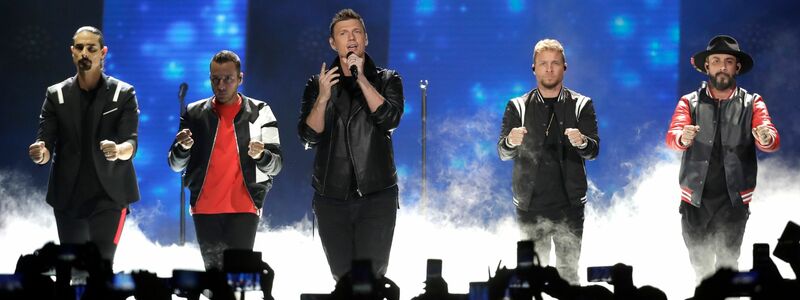 Die Backstreet Boys treten bei den CMT Music Awards in der Bridgestone Arena in Nashville auf. - Foto: Mark Humphrey/AP/dpa