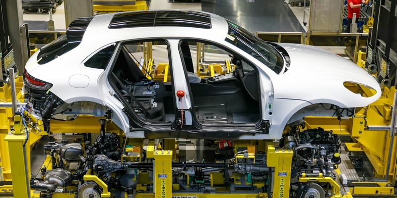 Autoexperte: Deutliche Einschnitte bei der Beschäftigung. (Symbolbild) - Foto: Jan Woitas/dpa