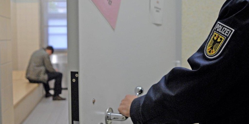 Bundespolizeidirektion München: Mehrfach gesuchter Straftäter gerät ins Fahndungsnetz der Bundespolizei - Foto: presseportal.de