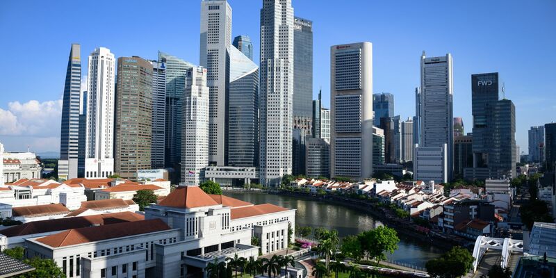 Die Skyline von Singapur. Der Stadtstaat hat extrem strenge Drogengesetze. - Foto: Bernd von Jutrczenka/dpa