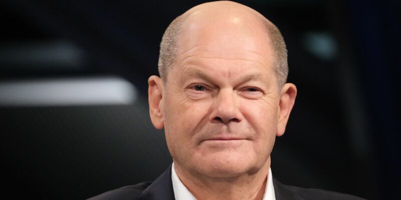 Bundeskanzler Olaf Scholz richtet sich in einer Video-Botschaft an die Bürgerinnen und Bürger. - Foto: Sebastian Willnow/dpa