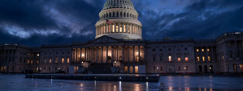 Das Kapitol in Washington. Die Demokraten von US-Präsident Biden sind einer möglichen Mehrheit im Senat nun erstaunlich nah. - Foto: J. Scott Applewhite/AP/dpa
