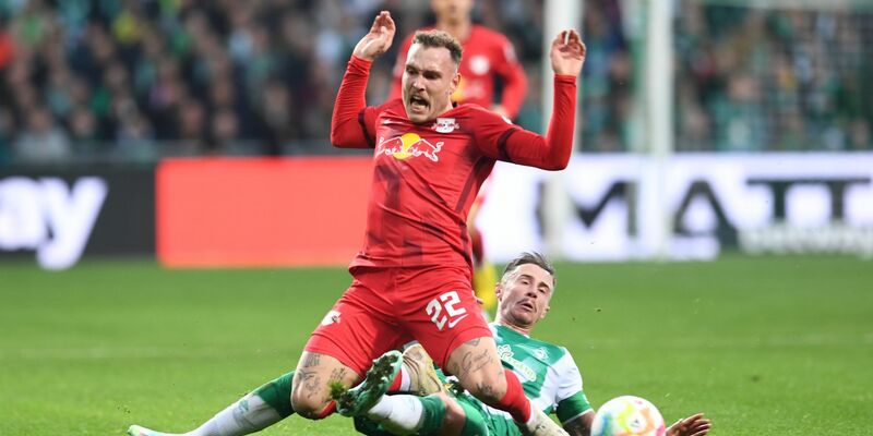 Peter Gulacsi sicherte RB Leipzig in Bremen mit starken Paraden zumindest einen Punkt. - Foto: Carmen Jaspersen/dpa