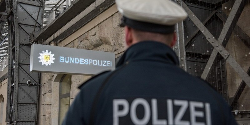 BPOL-BadBentheim: Derby DSC Arminia Bielefeld - VfL Osnabrück - Verkehrshinweis der Bundespolizei zur An- und Abreise mit der Bahn - Foto: presseportal.de