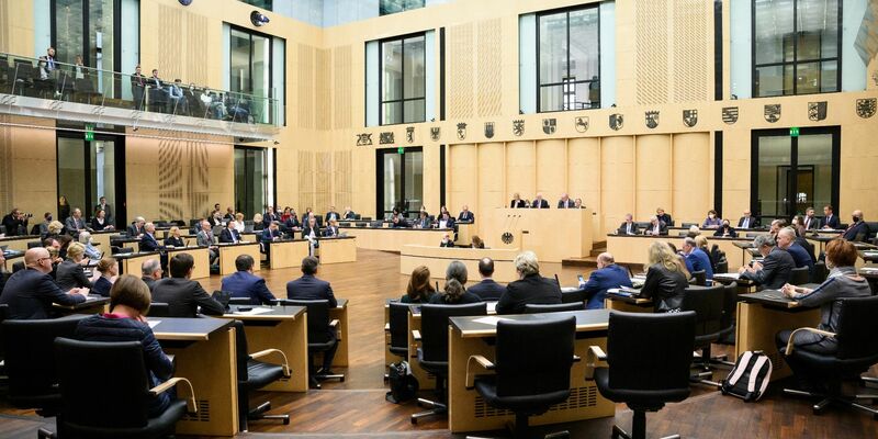Der «Königsteiner Schlüssel» ist aus Sicht von Daniel Günther, Ministerpräsident von Schleswig-Holstein, ein bewährtes Verfahren.   - Foto: Bernd von Jutrczenka/dpa