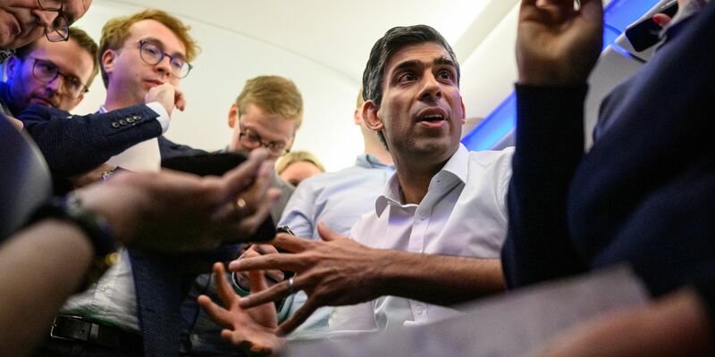 Rishi Sunak ist Premierminister von Großbritannien. Seine Regierung hatte im März Pläne für neue Gesetze zur Eindämmung der Überquerung des Ärmelkanals als Teil des Gesetzes über illegale Migration vorgestellt. - Foto: Leon Neal/PA Wire/dpa