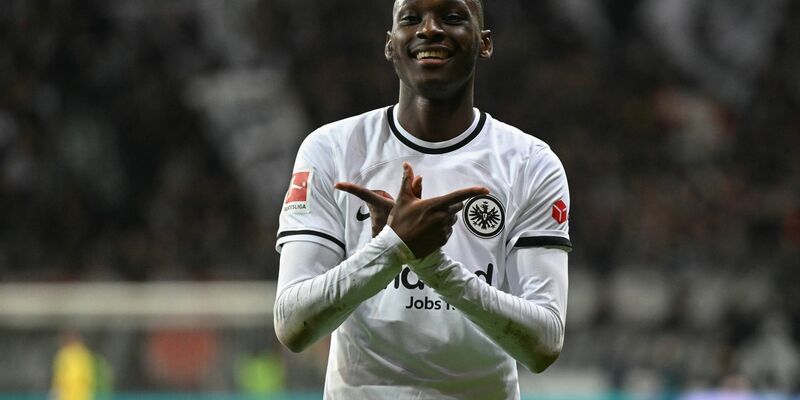 Wird die Eintracht nun wohl doch verlassen: Randal Kolo Muani. - Foto: Arne Dedert/dpa