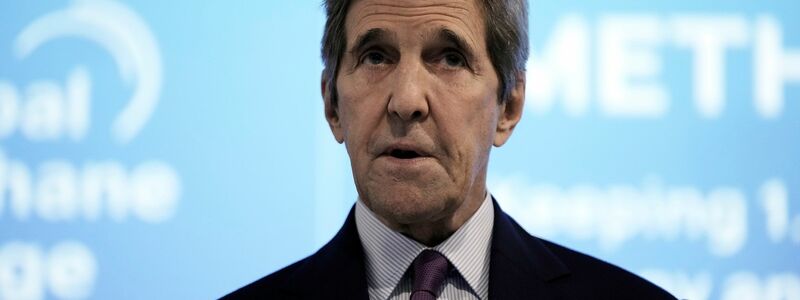 Mitten in der wichtigen Schlussphase bei der Weltklimakonferenz in Ägypten ist der US-Klimabeauftragte John Kerry positiv auf Corona getestet worden. - Foto: Nariman El-Mofty/AP/dpa