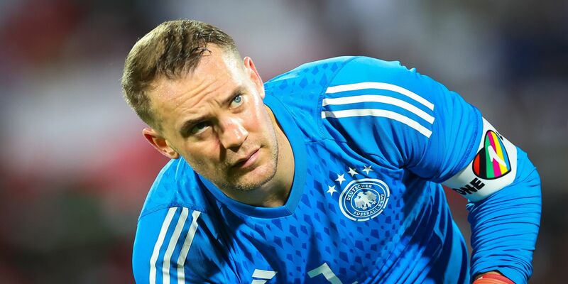 DFB-Torwart Manuel Neuer beim Aufwärmen in Blankenhain. - Foto: Christian Charisius/dpa