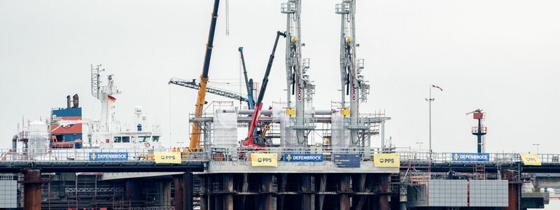 Ein Anleger für das LNG-Terminal in der Nordsee vor Wilhelmshaven. - Foto: Hauke-Christian Dittrich/dpa/Symbolbild