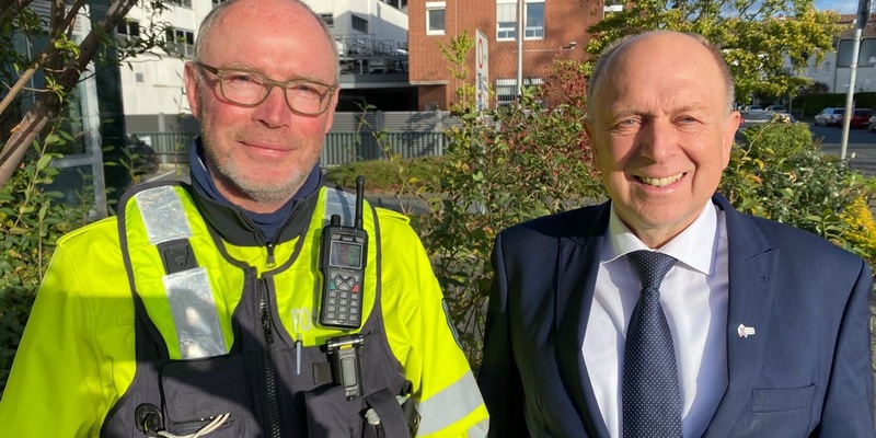 HZA-AC: Zehn Kilo Cannabis im Kofferraum: Zollbeamte nehmen 26-Jährigen vorläufig fest // Der Mann ging dem Aachener Zoll auf der BAB 4 ins Netz - Foto: presseportal.de