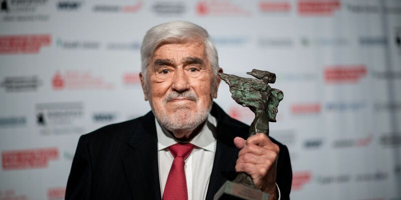 Mario Adorf wurde für sein Lebenswerk mit dem Preis «Nike» ausgezeichnet. - Foto: Fabian Strauch/dpa