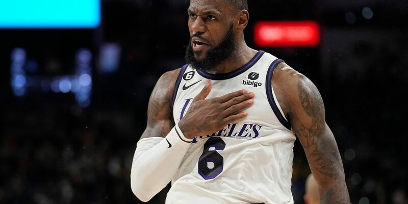 Luka Doncic verlor trotz starker Leistung mit den Los Angeles Lakers gegen San Antonio. - Foto: Eric Gay/AP/dpa