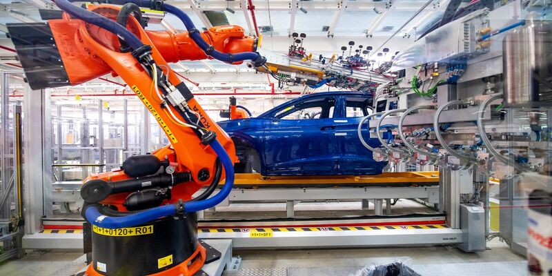 Wann kommt das Verbrenner-Aus? - Foto: Sina Schuldt/dpa