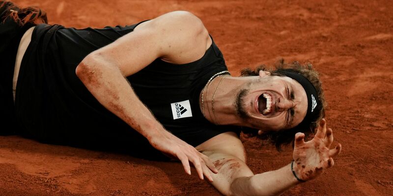 Alexander Zverev verlor sein Halbfinale gegen Casper Ruud glatt in drei Sätzen. - Foto: Thibault Camus/AP/dpa