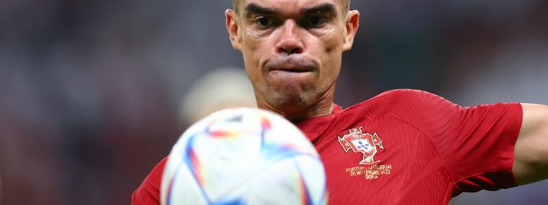 Portugals Pepe ist der drittälteste je bei einer Fußball-WM eingesetzte Feldspieler. - Foto: Tom Weller/dpa