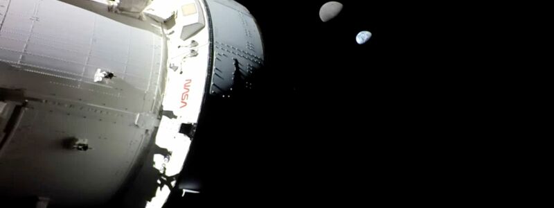 Rund eine Woche nach dem Start kam die Kapsel ihrem Ziel erstmals ganz nah. Auf dem Weg in ihre Umlaufbahn um den Mond sei sie in rund 130 Kilometer Entfernung an dem Erdtrabanten vorbeigeflogen, teilte die US-Raumfahrtbehörde mit. - Foto: Uncredited/NASA/AP/dpa