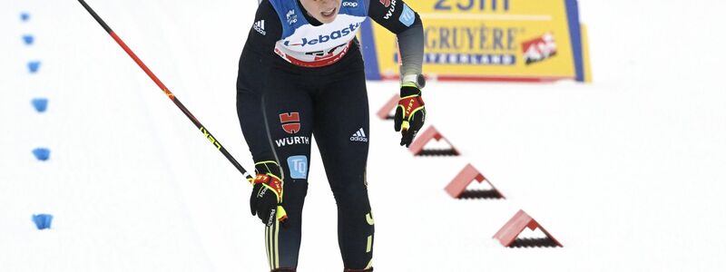Katharina Hennig (r) freute sich in Lahti über ihren dritten Platz. - Foto: Heikki Saukkomaa/Lehtikuva/dpa
