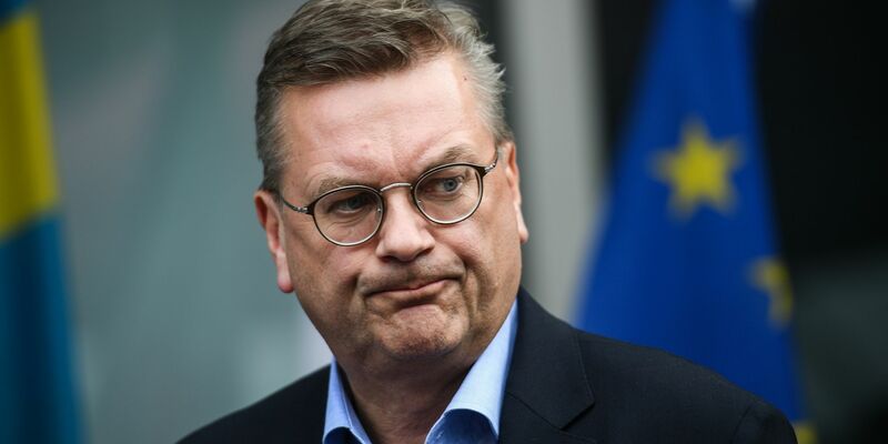 Reinhard Grindel nimmt Karl-Heinz Rummenigge nach dessen Aussagen im Kuss-Skandal in Schutz. - Foto: Andreas Arnold/dpa