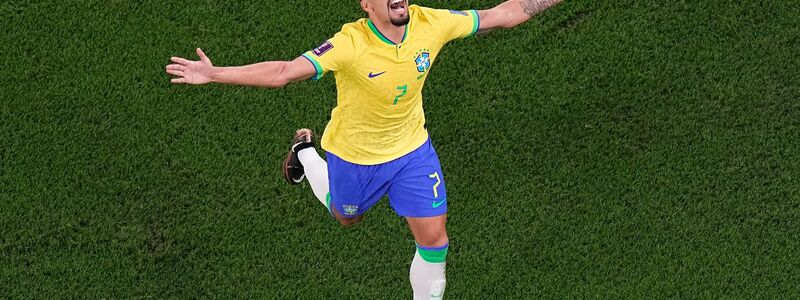 Brasiliens Torschütze Lucas Paqueta feiert seinen Treffer zum 4:0. - Foto: Pavel Golovkin/AP/dpa