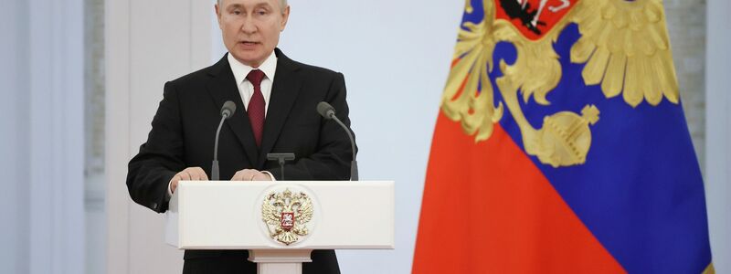 Russlands Präsident Wladimir Putin während einer Zeremonie zur Verleihung von Goldstern-Medaillen an Helden Russlands. - Foto: Sergey Karpuhin/Pool Sputnik Kremlin via AP/dpa