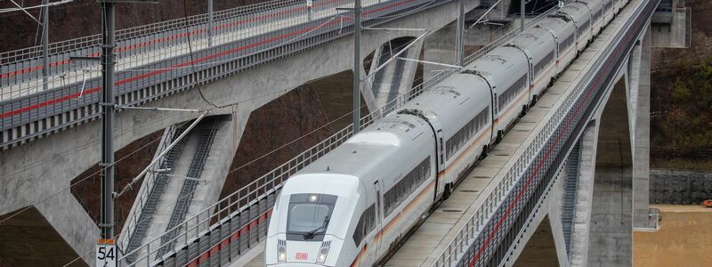 Aufgrund fehlender Mittel droht der Neu- und Ausbau der Bahn-Infrastruktur zu stocken. (Archivbild) - Foto: Christoph Schmidt/dpa