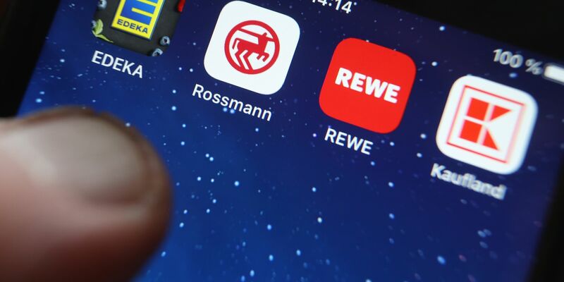 Die Bonus-Apps der Handelsketten werden von vielen Kunden genutzt. - Foto: Karl-Josef Hildenbrand/dpa