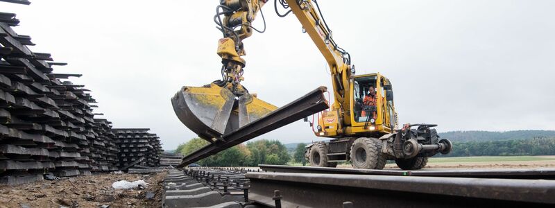 Gibt es auch mehr Geld für den Neubau von Bahnstrecken? (Archivbild) - Foto: Julian Stratenschulte/dpa