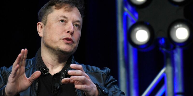 Tech-Milliardär Elon Musk hatte im vergangenen Herbst Twitter übernommen. Die Plattform wurde mittlerweile in X umbenannt. - Foto: Susan Walsh/AP/dpa/Archiv