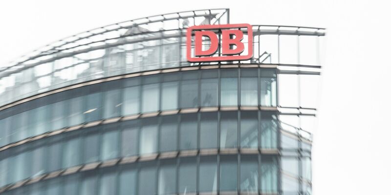 Die Deutsche Bahn will zunächst ihr Schienennetz sanieren. - Foto: Paul Zinken/dpa