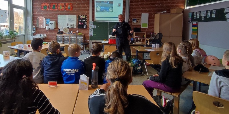 PP-ELT: Rettungseinsatz im Hafen Germersheim - Foto: presseportal.de
