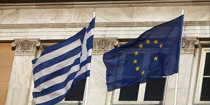 Fahnen von Griechenland und EU - Foto: ?ber dts Nachrichtenagentur