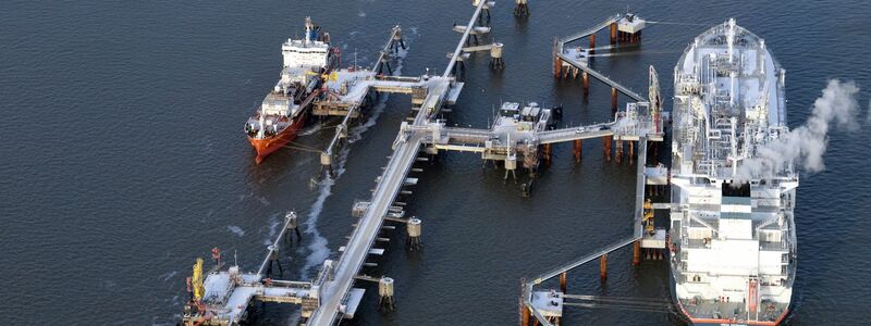 Der erste Anleger für Schiffe mit Flüssigerdgas in Wilhelmshaven. - Foto: Wolfhart Scheer/NPorts/dpa