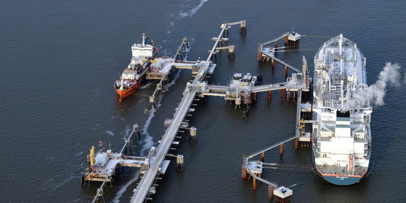 Der erste Anleger für Schiffe mit Flüssigerdgas in Wilhelmshaven. - Foto: Wolfhart Scheer/NPorts/dpa
