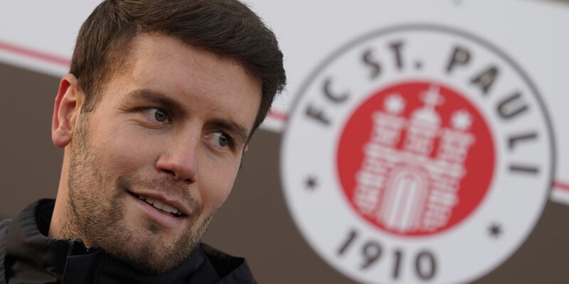 Fabian Hürzeler bleibt Trainer des FC St. Pauli. - Foto: Marcus Brandt/dpa